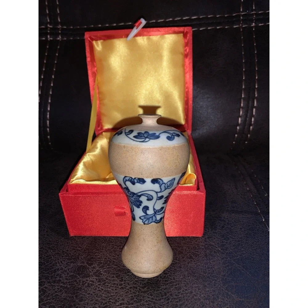 China Exquisite Hand Painted flower Blue and White Porcelain vase Red Padded Box